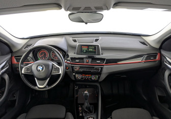 Подержанный автомобиль BMW X1 2017 года (14 фото)