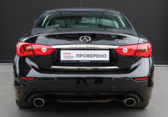 Подержанный автомобиль Infiniti Q50 2014 года (5 фото)