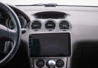Подержанный автомобиль Peugeot 308 Hatchback 2011 года (14 фото)