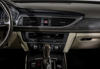 Подержанный автомобиль Audi A6 Sedan 2017 года (13 фото)