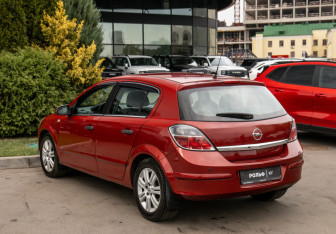 Подержанный автомобиль Opel Astra Hatchback 2008 года (5 фото)