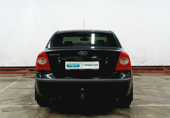 Подержанный автомобиль Ford Focus Sedan 2007 года (6 фото)