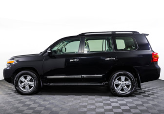 Подержанный автомобиль Toyota Land Cruiser Suv 2012 года (8 фото)