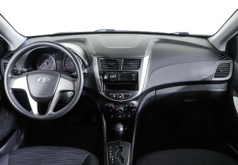 Подержанный автомобиль Hyundai Solaris Hatchback 2015 года (11 фото)