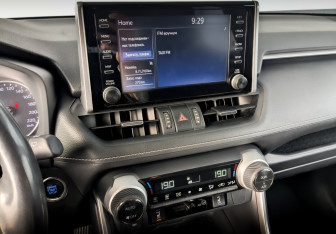 Подержанный автомобиль Toyota RAV4 2021 года (28 фото)