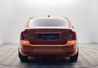 Подержанный автомобиль Volvo S40 2010 года (4 фото)