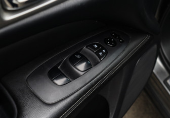 Подержанный автомобиль Nissan Pathfinder 2016 года (19 фото)