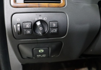 Подержанный автомобиль Volvo S80 2011 года (13 фото)