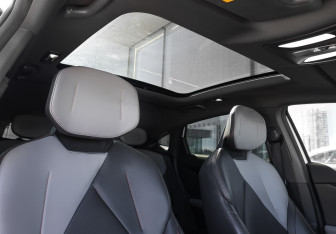 Подержанный автомобиль Changan UNI-V 2023 года (10 фото)