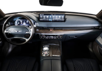 Подержанный автомобиль Genesis G80 2021 года (14 фото)