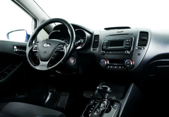 Подержанный автомобиль Kia Cerato Sedan 2017 года (7 фото)