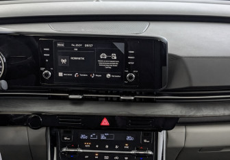 Подержанный автомобиль Kia Carnival 2021 года (17 фото)