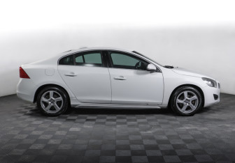 Подержанный автомобиль Volvo S60 2012 года (4 фото)
