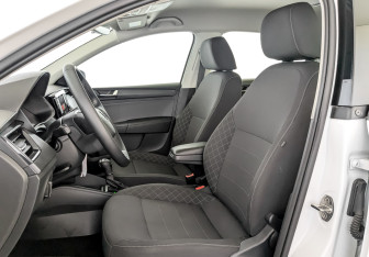 Подержанный автомобиль Skoda Rapid Liftback 2022 года (20 фото)