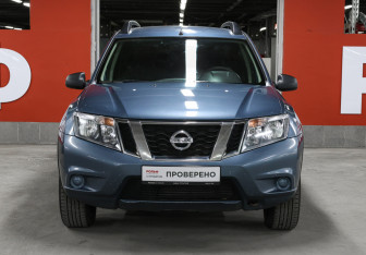 Подержанный автомобиль Nissan Terrano 2017 года (2 фото)
