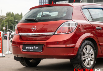 Подержанный автомобиль Opel Astra Hatchback 2008 года (16 фото)