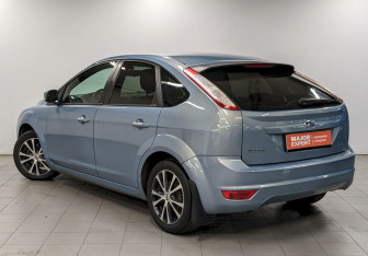 Подержанный автомобиль Ford Focus Hatchback 2009 года (7 фото)