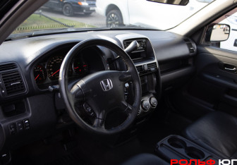 Подержанный автомобиль Honda CR-V 2005 года (10 фото)