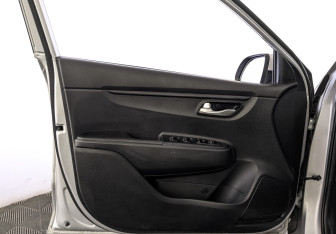 Подержанный автомобиль Kia Rio Hatchback 2019 года (19 фото)