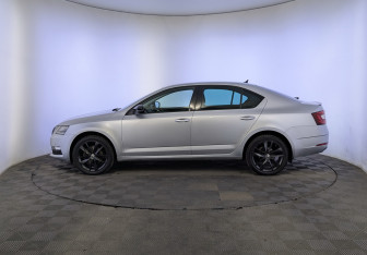 Подержанный автомобиль Skoda Octavia Liftback 2019 года (8 фото)