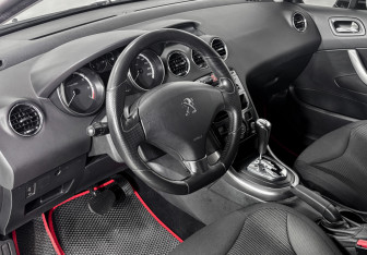 Подержанный автомобиль Peugeot 308 Hatchback 2013 года (11 фото)