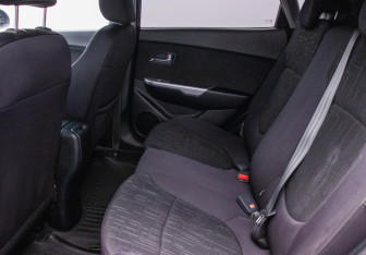 Подержанный автомобиль Kia Rio Hatchback 2012 года (11 фото)