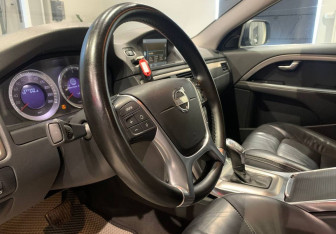 Подержанный автомобиль Volvo XC70 2012 года (13 фото)