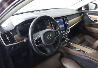 Подержанный автомобиль Volvo S90 2019 года (9 фото)