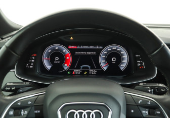 Подержанный автомобиль Audi Q8 2021 года (11 фото)