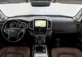 Подержанный автомобиль Toyota Land Cruiser Suv 2016 года (14 фото)