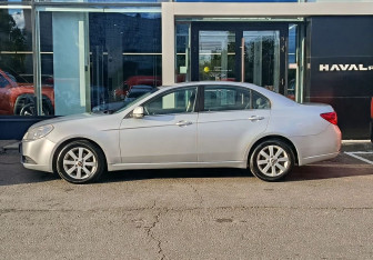 Подержанный автомобиль Chevrolet Epica 2011 года (8 фото)