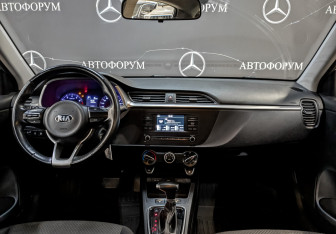 Подержанный автомобиль Kia Rio Hatchback 2021 года (14 фото)