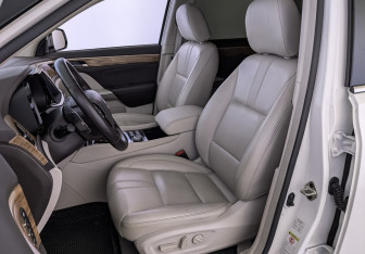 Подержанный автомобиль GAC GS8 2021 года (20 фото)
