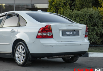 Подержанный автомобиль Volvo S40 2006 года (18 фото)