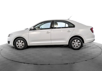 Подержанный автомобиль Skoda Rapid Liftback 2019 года (8 фото)