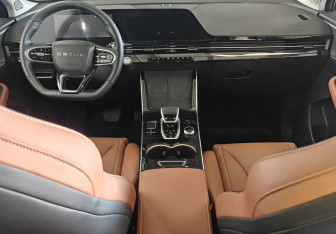 Подержанный автомобиль Omoda C5 2023 года (11 фото)