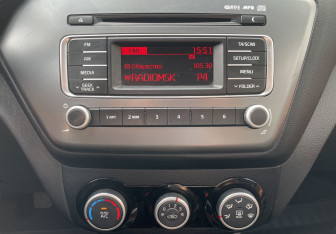 Подержанный автомобиль Kia Rio Sedan 2015 года (15 фото)