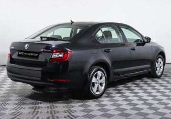 Подержанный автомобиль Skoda Octavia Liftback 2019 года (3 фото)