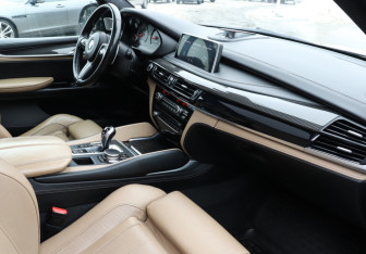 Подержанный автомобиль BMW X5 M 2018 года (9 фото)