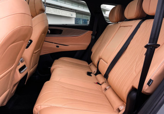 Подержанный автомобиль Jaecoo J8 2024 года (10 фото)