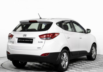 Подержанный автомобиль Hyundai ix35 2012 года (5 фото)