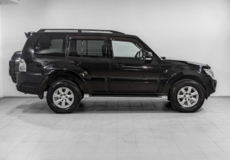 Подержанный автомобиль Mitsubishi Pajero 2011 года (4 фото)