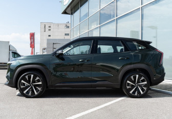 Новый Geely Atlas 2025 (5 фото)