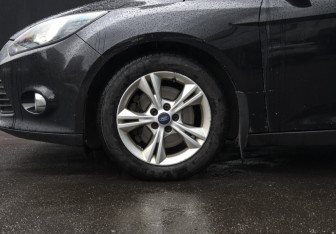 Подержанный автомобиль Ford Focus Hatchback 2011 года (14 фото)