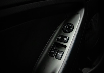 Подержанный автомобиль Kia Cerato Coupe 2013 года (13 фото)