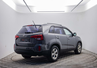 Подержанный автомобиль Kia Sorento 2014 года (5 фото)