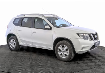 Подержанный автомобиль Nissan Terrano 2020 года (3 фото)