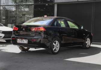 Подержанный автомобиль Mitsubishi Lancer Sedan 2008 года (4 фото)