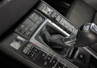 Подержанный автомобиль Porsche Macan 2014 года (16 фото)