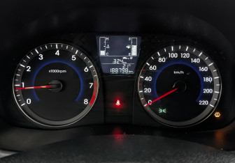 Подержанный автомобиль Hyundai Solaris Sedan 2014 года (16 фото)